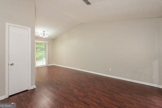 Foto del edificio - 5603 Rock Springs Rd