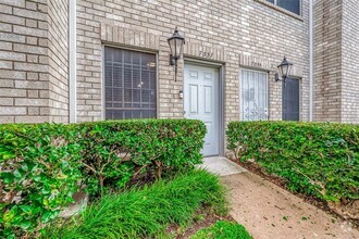 Building Photo - 7337 Regency Square Ct