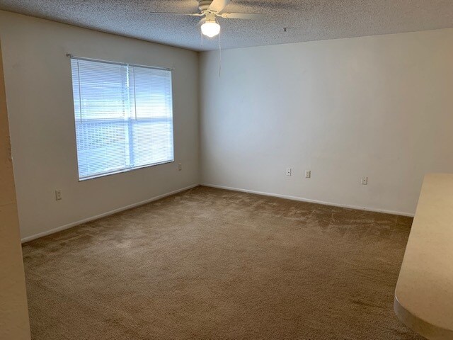 Building Photo - 621 Dory Ln