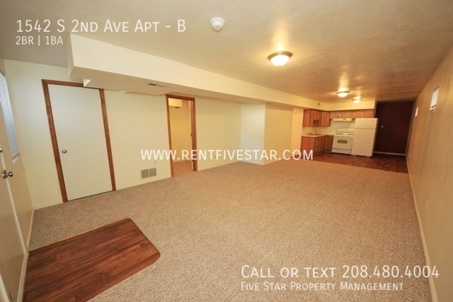 Building Photo - Very Spacious 2 Bedroom Apartment, Just Bl...