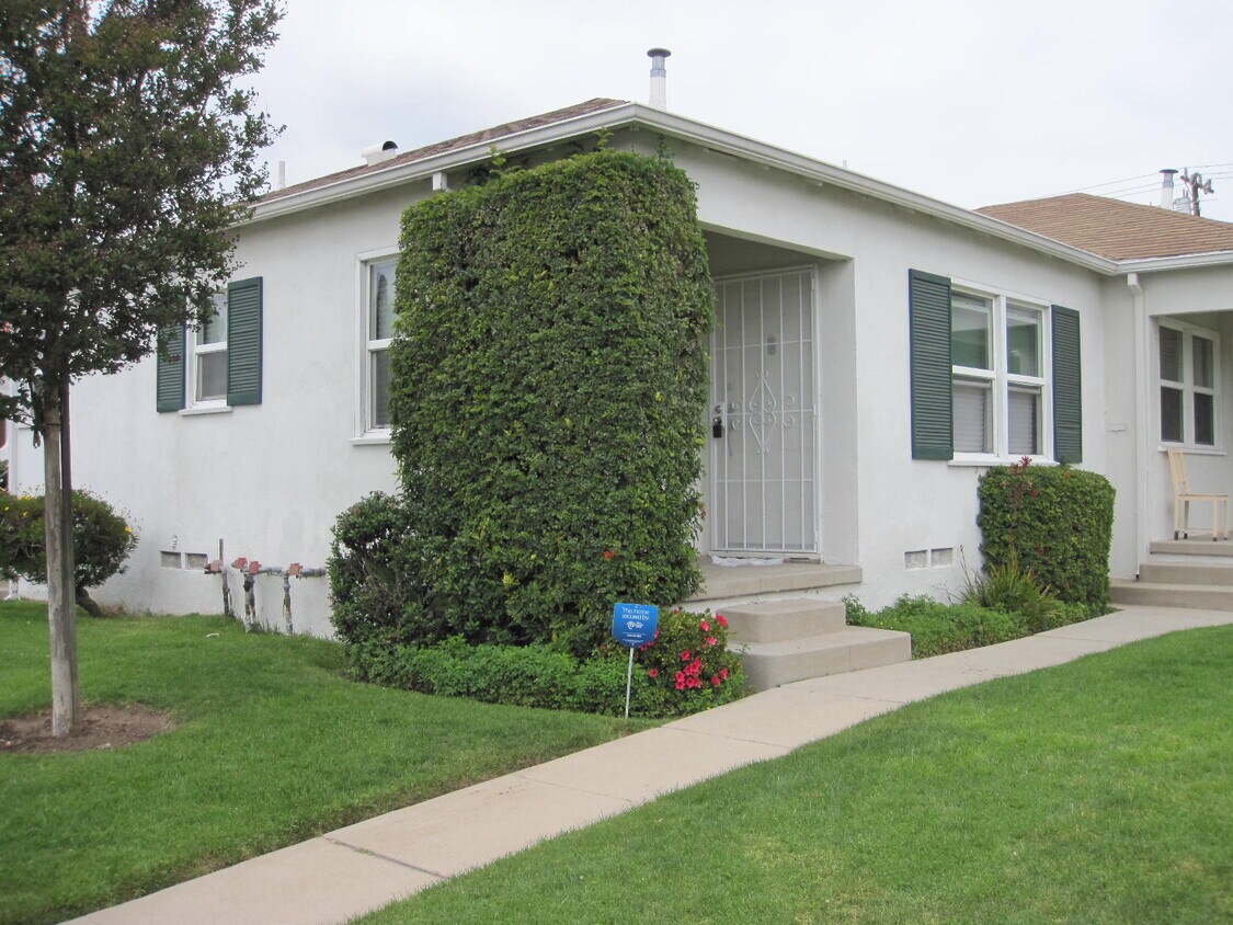 Primary Photo - 3872 Prospect Ave