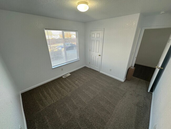 Foto del edificio - 904 Julia Ln