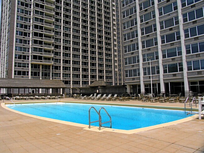 Foto del edificio - 4250 N Marine Dr