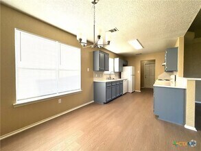 Building Photo - 2806 Maria Dr