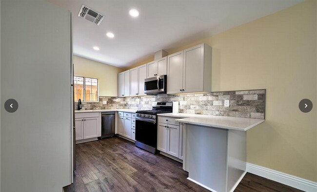 Building Photo - 51311 Avenida Velasco
