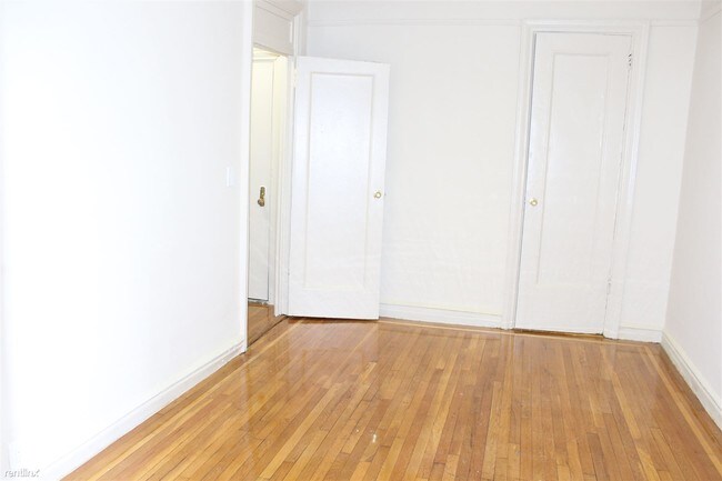 Building Photo - 1 br, 1 bath  - 2180 Ryer Ave 3H
