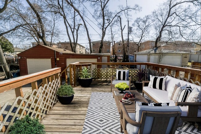 Foto del edificio - 8715 Ridge St