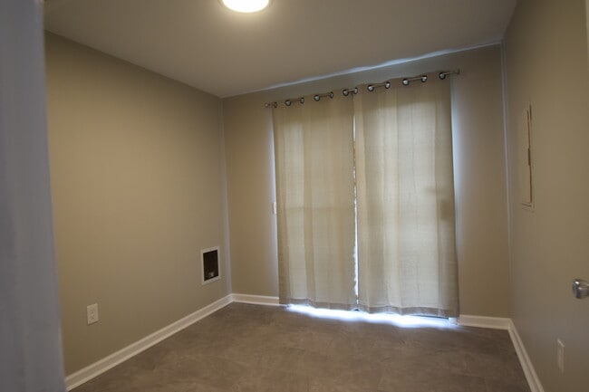 Building Photo - 111 Autumn Chapel Way