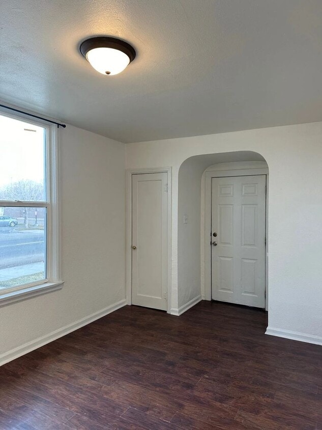 Primary Photo - 343 S 4th Ave