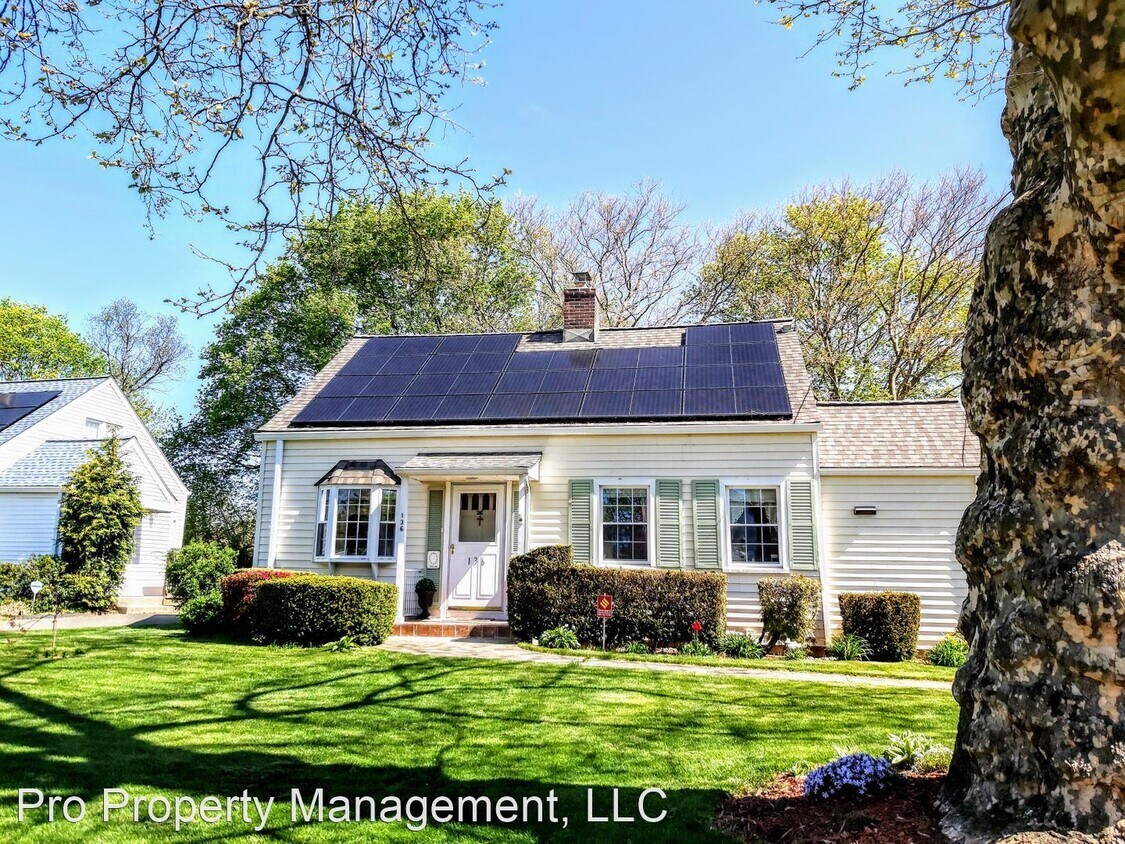 Foto principal - 4 br, 2 bath House - 136 WILMOT ROAD