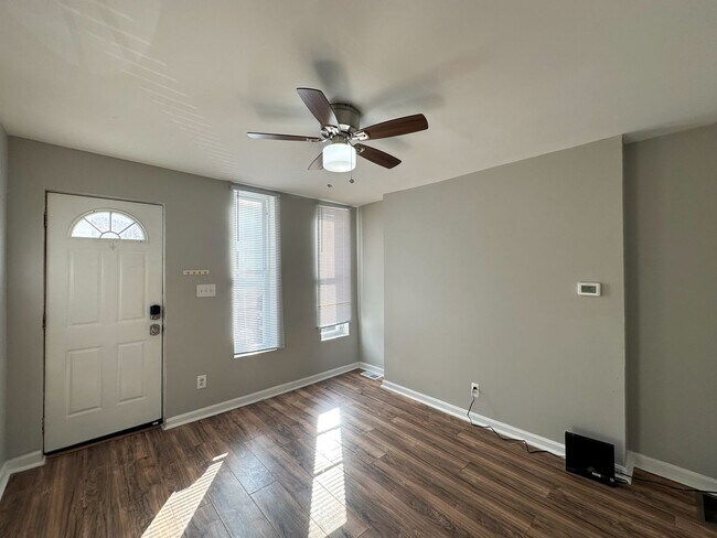 Foto del edificio - Gorgeous 2Bed/1Bath in Washington Village