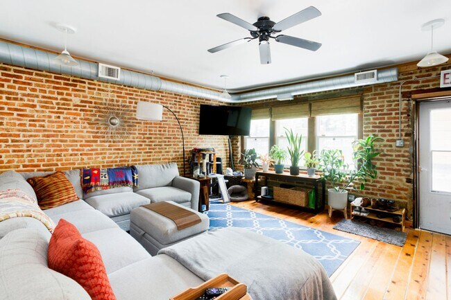 Foto del edificio - 2220 W Homer St