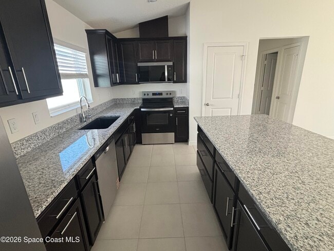 Building Photo - 641 Hugo SE Dr