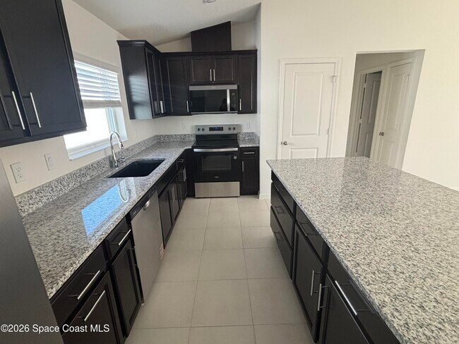 Foto del edificio - 641 Hugo SE Dr