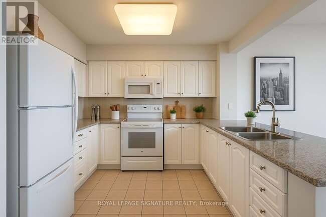 Photo du bâtiment - 1720 Eglinton Ave E