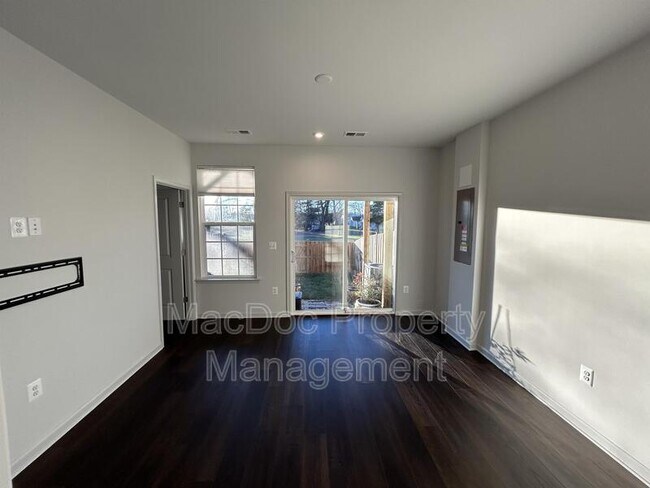 Building Photo - 10302 Gazelle Ct