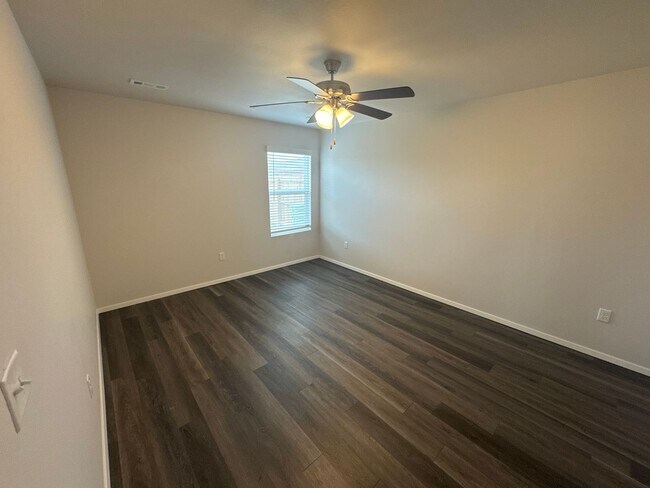 Foto del edificio - Three Bedroom | Two Bath Home in Barberry ...