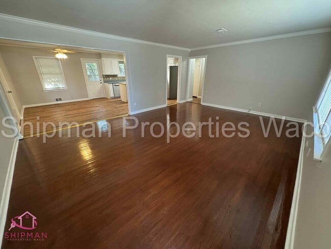 Building Photo - 9108 Red Oak Dr