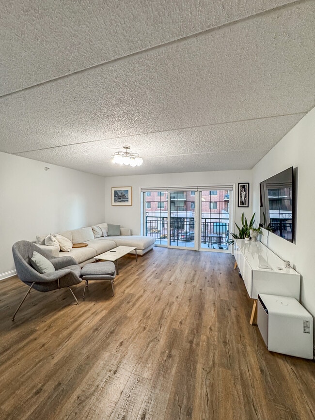 Foto del edificio - 750 Pearson St