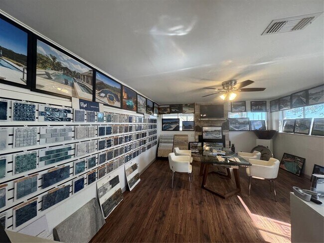 Foto del edificio - 5300 US-290
