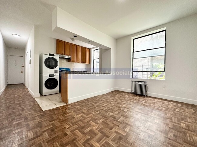 Building Photo - 529 W 151st St