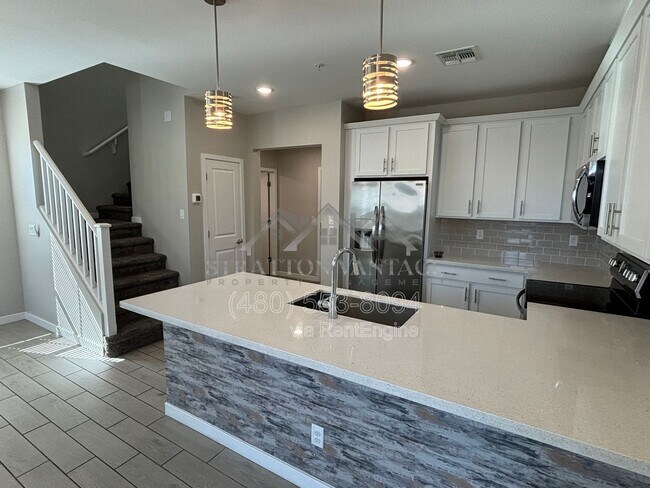 Foto del edificio - 155 N Lakeview Blvd