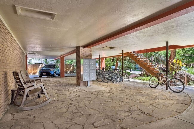 Building Photo - Wonderful newely updated downtown condo