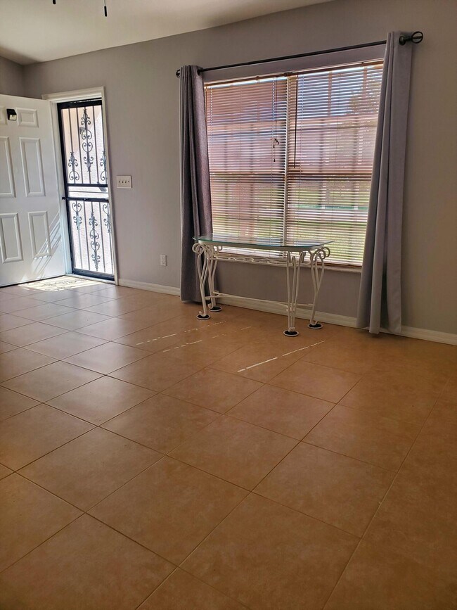 Foto del edificio - 3234 SW Fillmore St