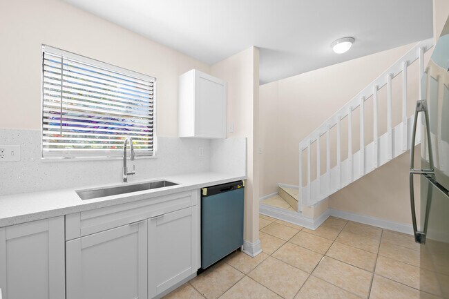 Foto del edificio - 3281 E Golf Blvd