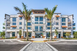 Building Photo - The Point at District Flats