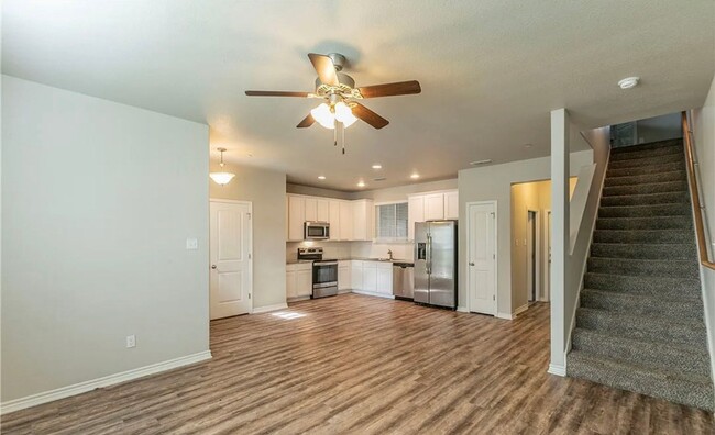Foto del edificio - AVAILABLE NOW - Cozy Temple Townhome