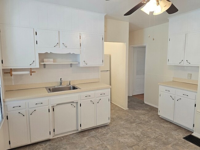 Photo - 21 Oakwood St House