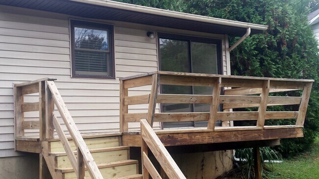 Building Photo - 317 Pritchard Rd
