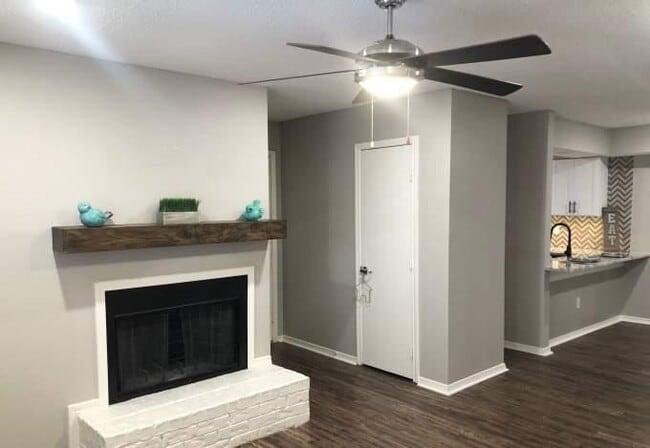 Building Photo - 2 bedroom in Hurst TX 76053