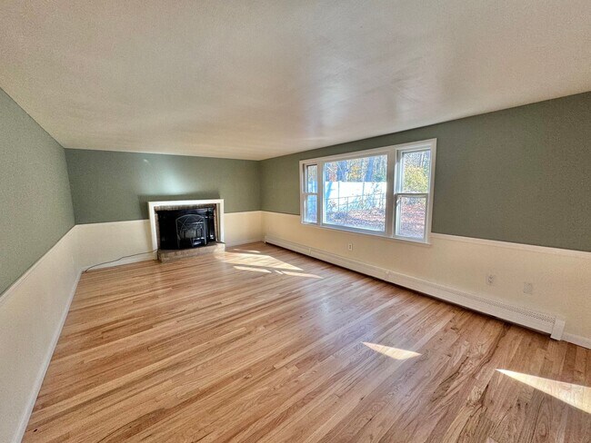 Foto del edificio - Beautiful Single Family Home in Portsmouth | 3 Bedroom 2.5 Bath Ranch w/ Finished Basement!