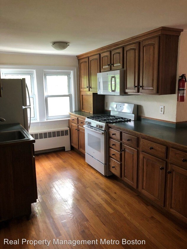 Primary Photo - 963 Pleasant St