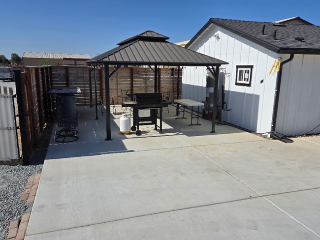 Building Photo - 16750 Anaconda Rd