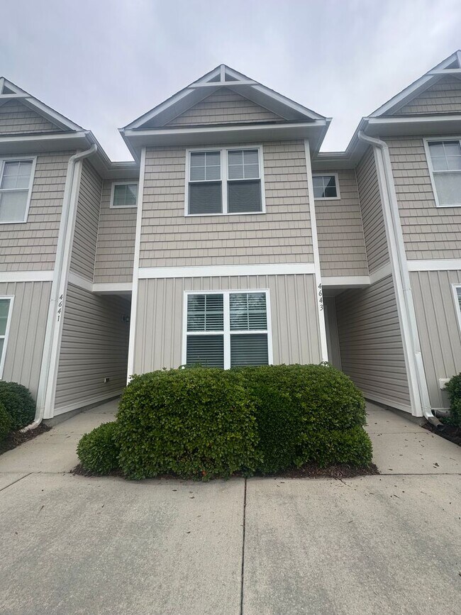 Foto del edificio - SAYLOR'S WATCH - 3 Bedroom Townhome in Monkey Junction/South Wilmington!