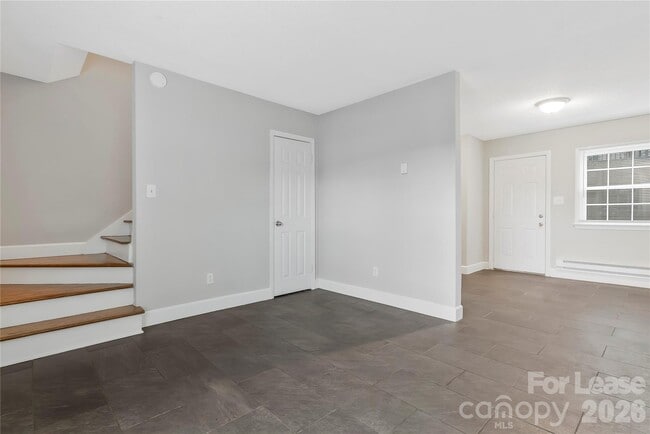Building Photo - 321 S Gardner Ave