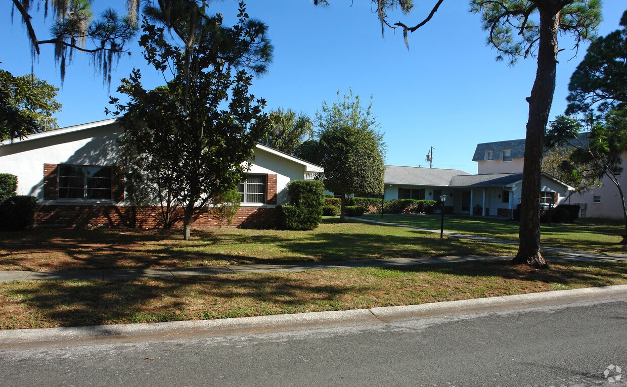Building Photo - 129 SW Madison Cir N