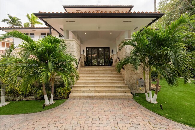Building Photo - 7125 Los Pinos Blvd
