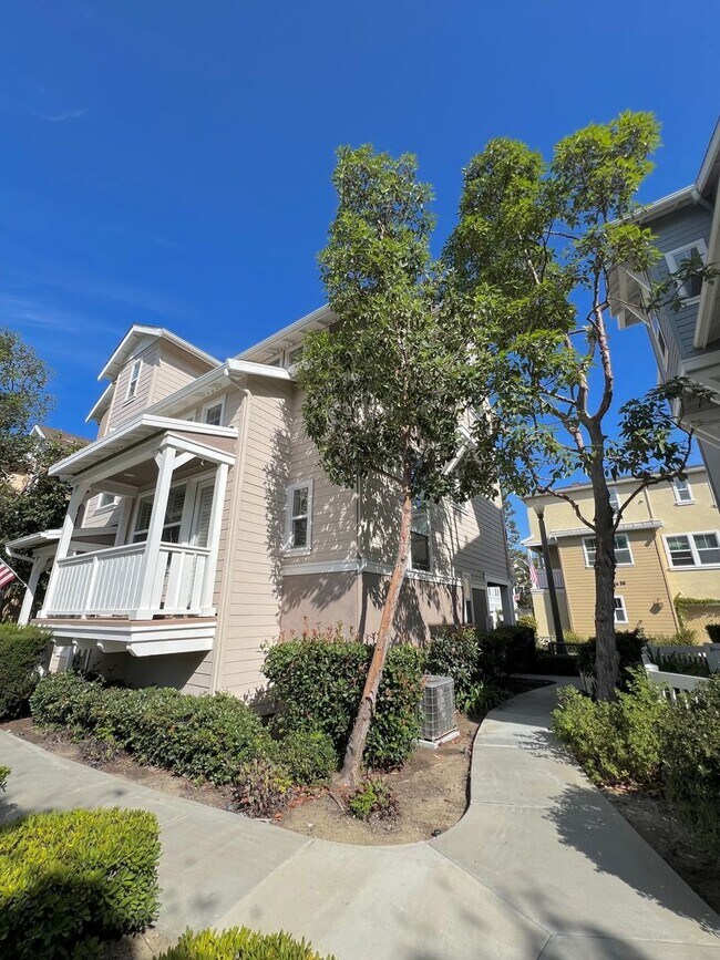 Foto del edificio - Spacious 1 Bedroom 1 1/2 Bathroom Townhome...