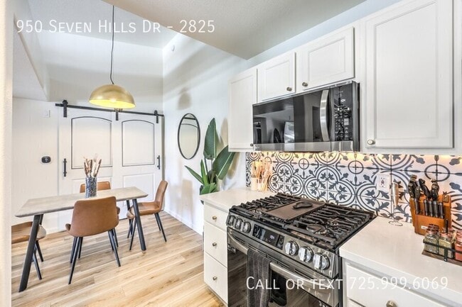 Building Photo - 950 Seven Hills Dr