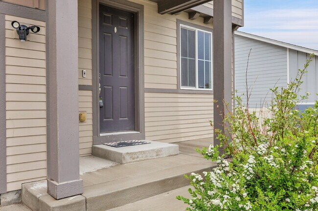 Foto del edificio - $2,795 - 3 Bed, 2.5 Bath Home with Fenced ...