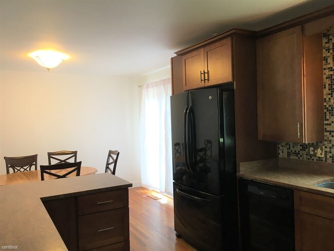 Foto del edificio - 4 br, 2 bath House - 327 Park Hall S