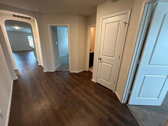 Foto del edificio - **APPLICATION RECEIVED** *COMING SOON* Lovely 3 Bedroom/ 2 Bath Home In Converse, TX!