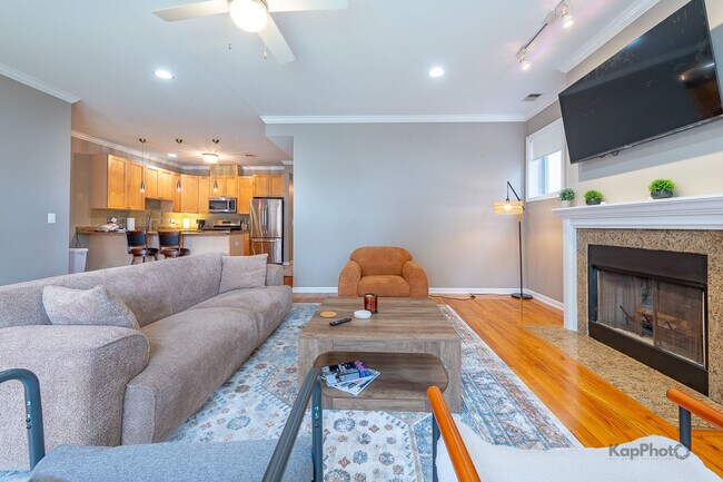 Foto del edificio - 633 E Bowen Ave