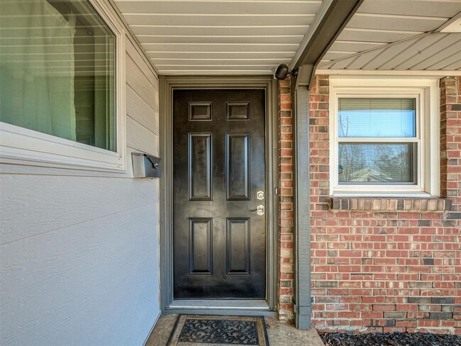 Building Photo - 2641 Kent Dr