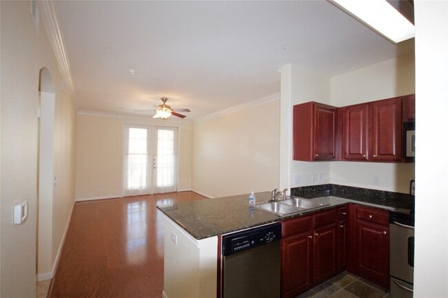 Building Photo - 7575 Kirby Dr