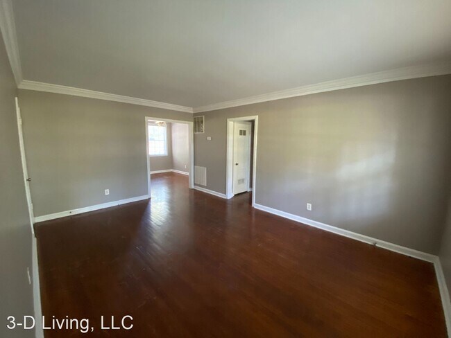 Building Photo - 1316 E Victory Dr